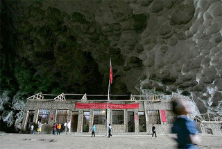Illustration for article titled Remarkable Cave Houses, Including the Homes that Inspired Tolkien